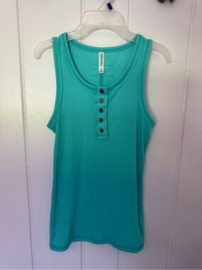 Zenana Outfitters Aqua Ribbed Button Tank Top size small